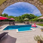 House Marly With Private Pool Case de vacanță Kras