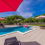House Marly With Private Pool Hébergement de vacances