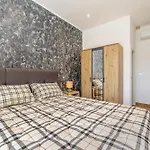 Hébergement de vacances House Marly With Private Pool *