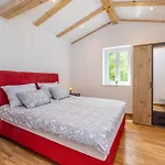 House Marly With Private Pool Hébergement de vacances Kras