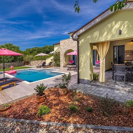 House Marly With Private Pool
